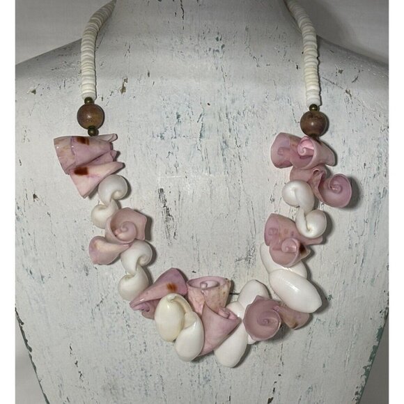 Unbranded Jewelry - Vintage Pink and White Sea Shell Conch & Puka Shell Necklace Choker 8"